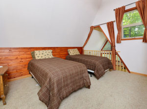 Silvertip Kenai Peninsula Cabins Alaska - Cabin 7 Loft Bedroom